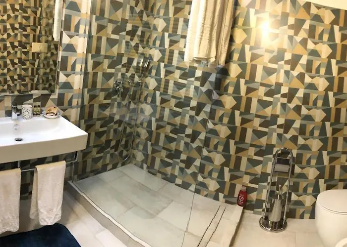 Isola Libera Konukevi Milano