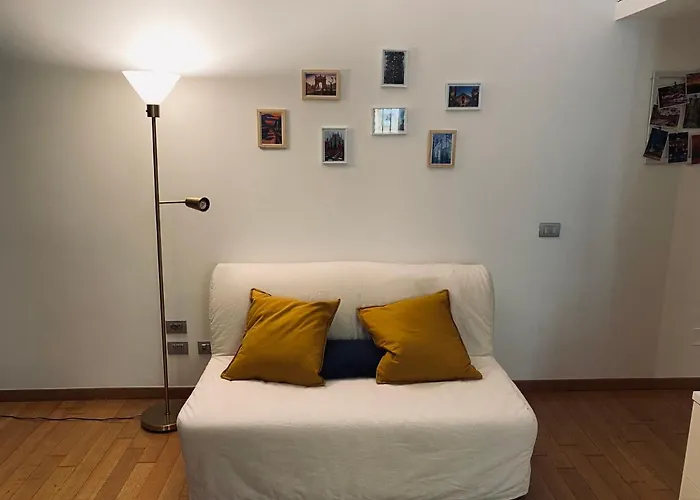 Chiara 34 - M4 Metro Blu Milánó