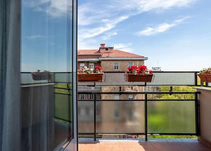 Rent - Parking And Comfort - Spacious Up To 8 Pax Apartament Mediolan