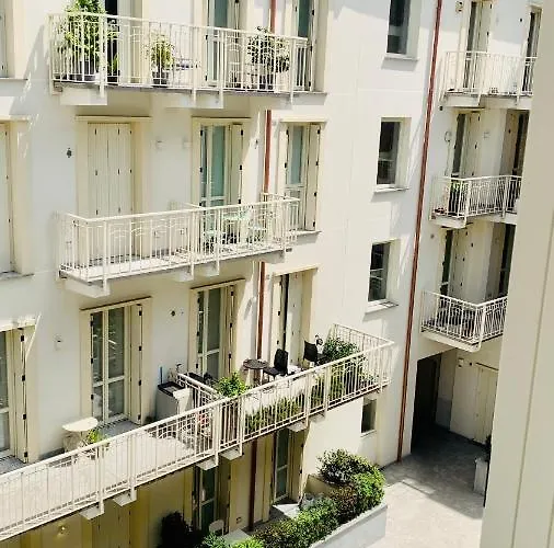 Bocconi-navigli 10 *