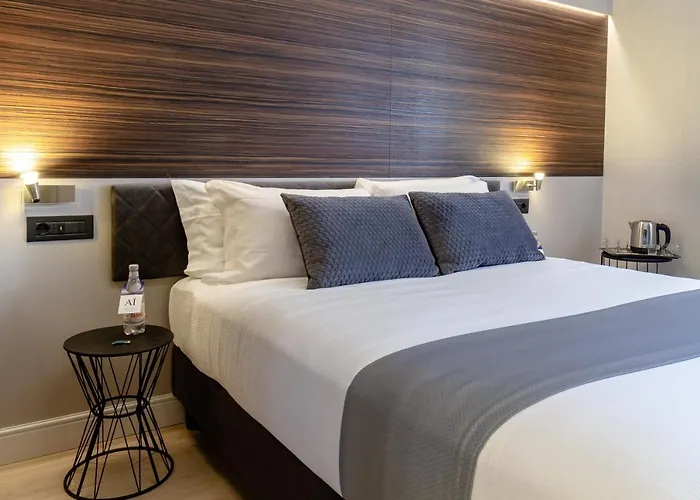 Ah - Duomo Essence Milaan