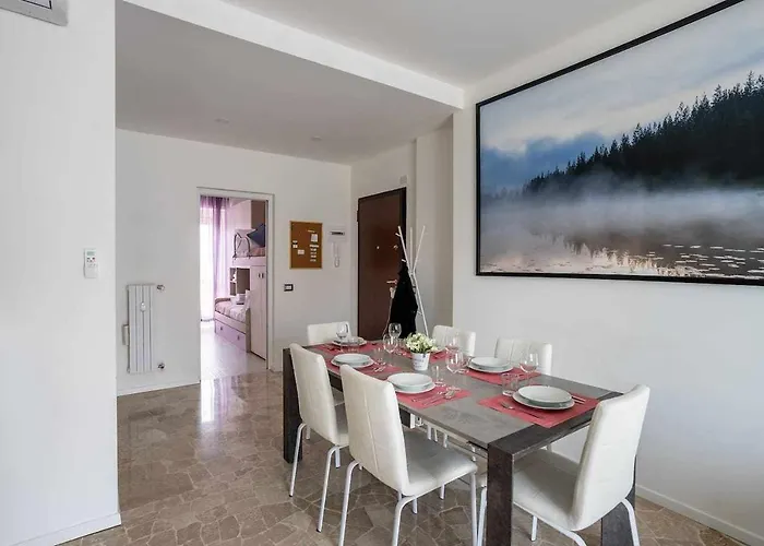 Rent - Parking And Comfort - Spacious Up To 8 Pax Apartament Mediolan