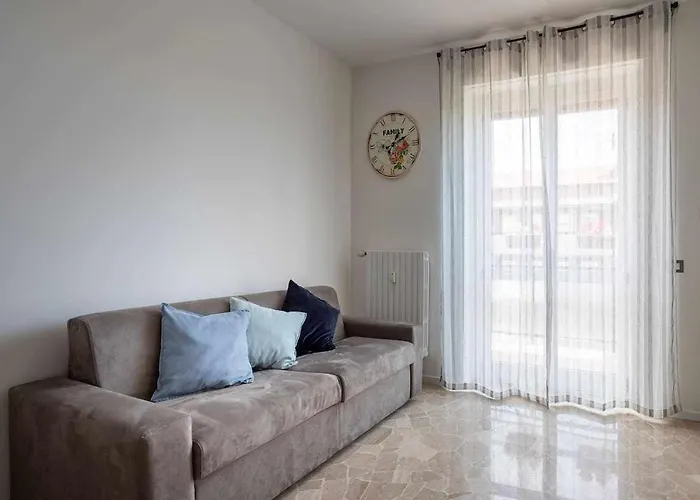 Rent - Parking And Comfort - Spacious Up To 8 Pax Apartament Mediolan