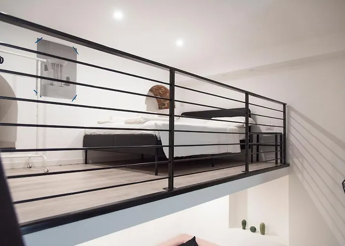 Youhosty - Pavia 7 * Милан