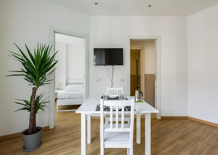 Guesthost - In The Heart Of Milano! *