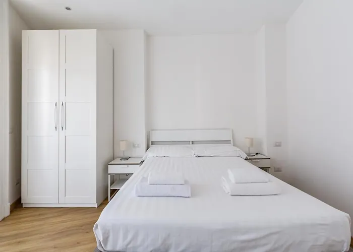 Guesthost - In The Heart Of Milano! *