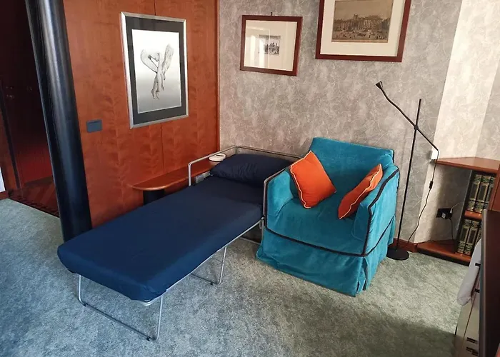 Elegant Apartment For 4 - Metro 5 Min - Duomo 10 Min - Milano