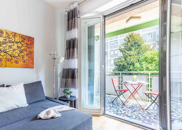 Joivy Adorable Flat With Balcony דירה