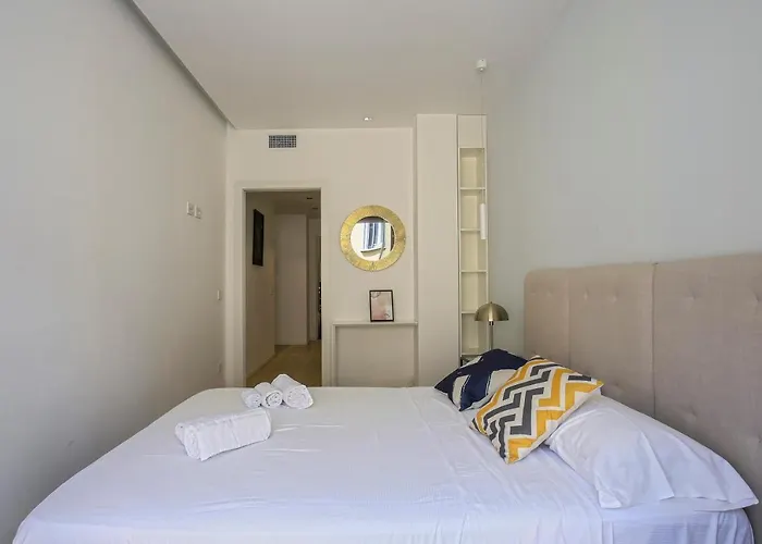 Chic Luxury Apartments-hosted By Sweetstay شقة ميلان