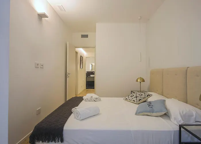 Chic Luxury Apartments-hosted By Sweetstay شقة