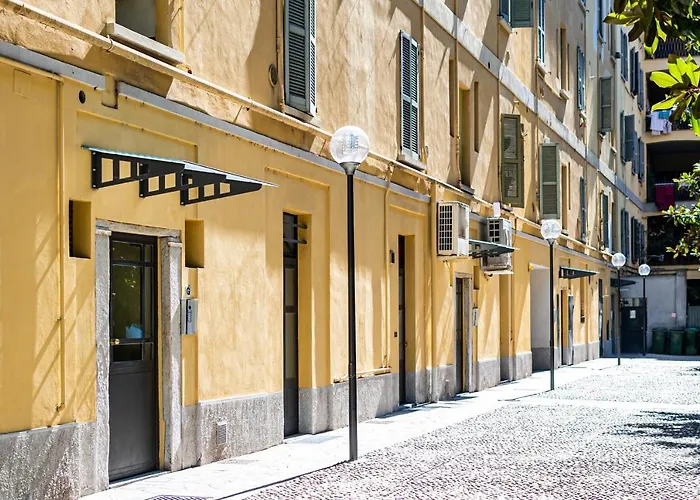 アパート Brera Livings, Charming Flat Near Duomo ミラノ