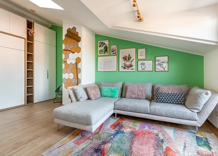 Guesthost - Cozy With Parking 5 Min Walk From The Bus Stop Apartamento Milão