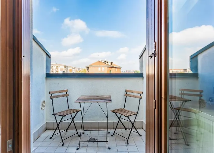 Apartamento Guesthost - Cozy With Parking 5 Min Walk From The Bus Stop