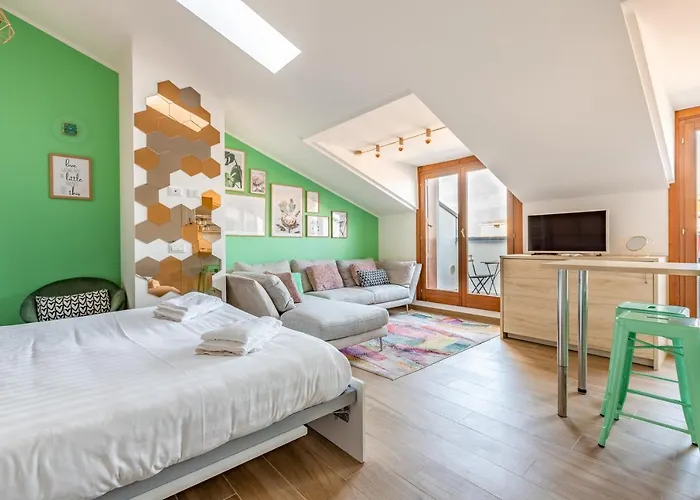 Guesthost - Cozy With Parking 5 Min Walk From The Bus Stop Apartmán Milán