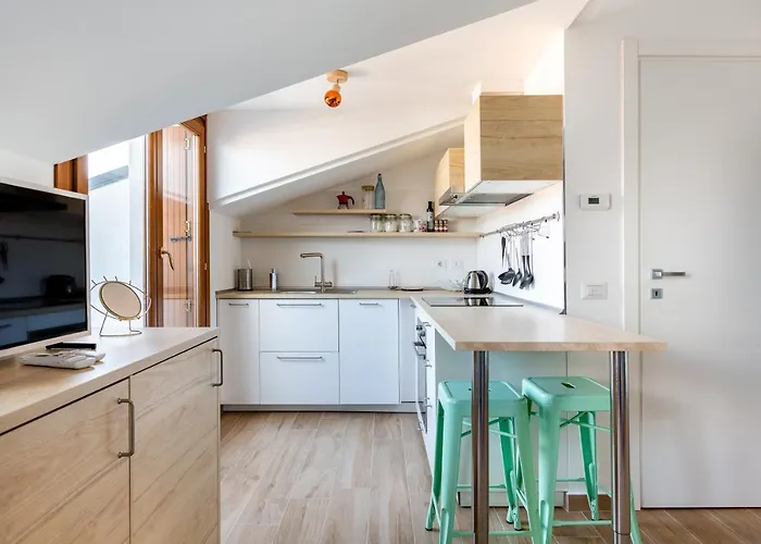 Guesthost - Cozy With Parking 5 Min Walk From The Bus Stop Apartamento *