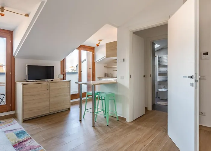 Guesthost - Cozy With Parking 5 Min Walk From The Bus Stop * Milán