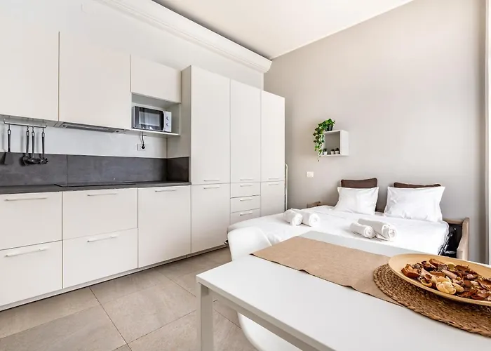 Cosy With Shared Terrace! מילאנו