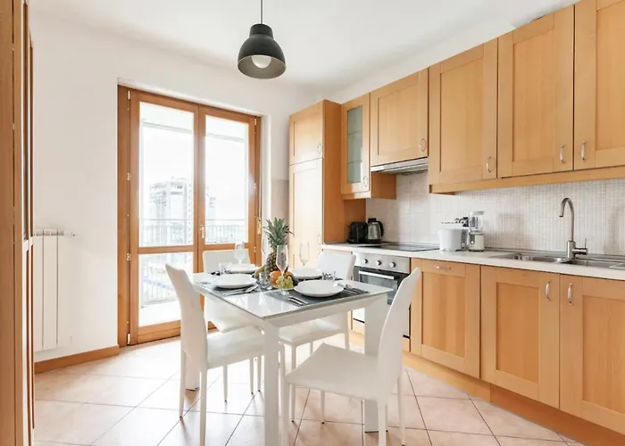 Luminoso Attico Con Garage Gratis Vicino Al Duomo E Allo Ieo Apartment *