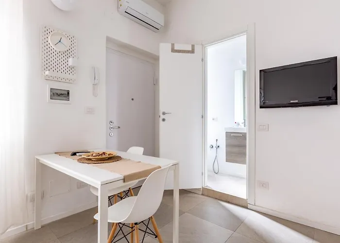 Cosy With Shared Terrace! מילאנו