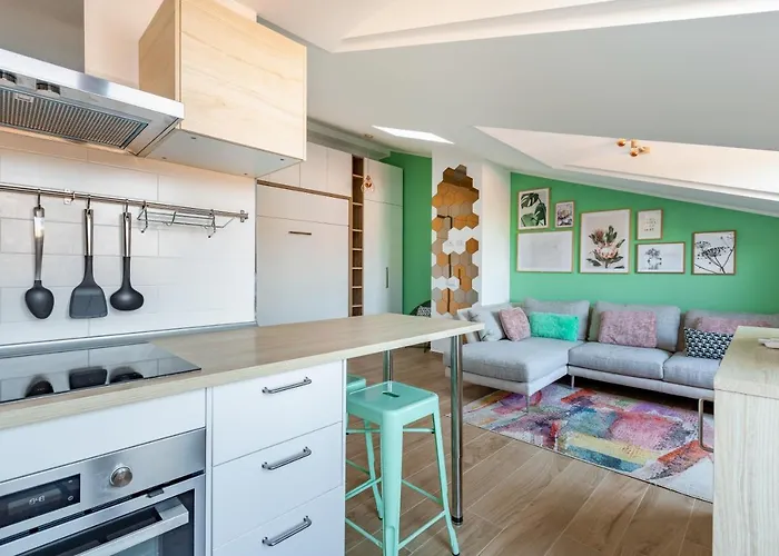 Guesthost - Cozy With Parking 5 Min Walk From The Bus Stop * Milán