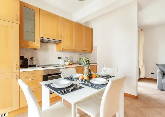 Luminoso Attico Con Garage Gratis Vicino Al Duomo E Allo Ieo