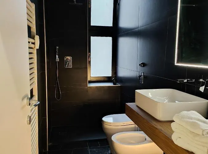 Designed Pop 2 Bedrooms, 2 Baths In Center - Wifi, Ac, Steps From Subway M1 And M2, Station And Airport Connected شقة