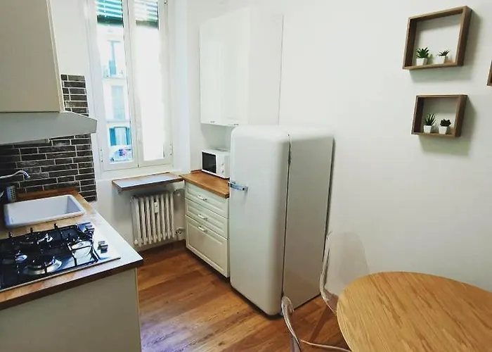 Amio - Next To M5 Ca Granda * Milão