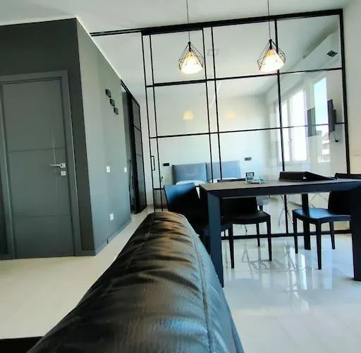 Apartmán New & Bright Balcony Flat By Station