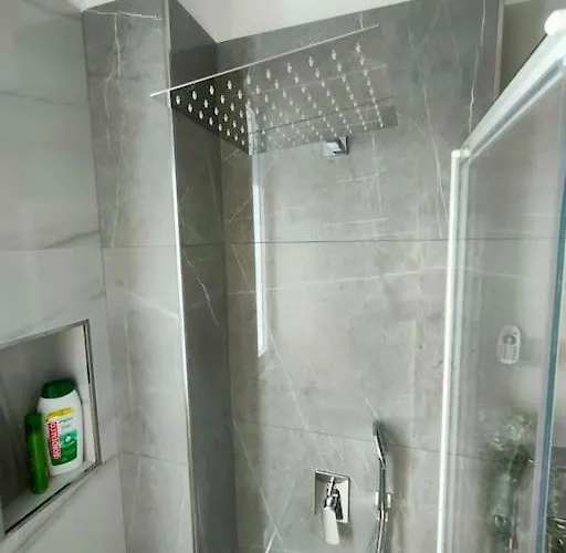 Apartmán New & Bright Balcony Flat By Station