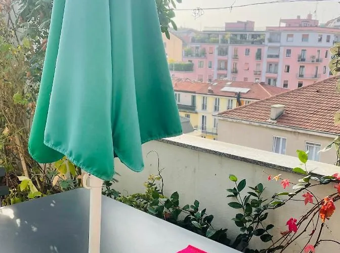 Flowers בית הארחה 3*