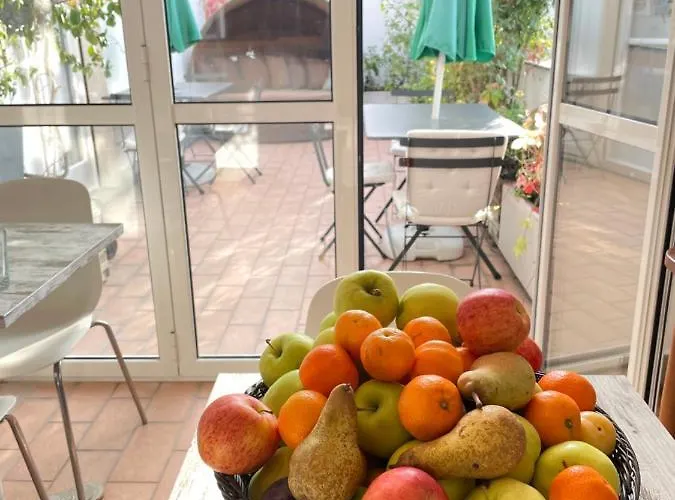 Flowers בית הארחה 3*