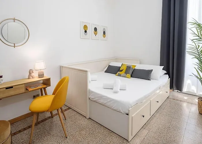 Center-design Attic Penthouse With Private Terrace Appartement Milan