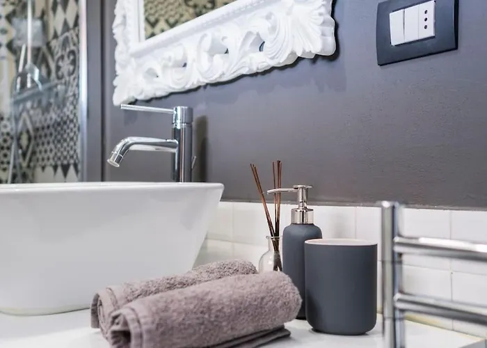 Black & White Flat In Naviglio/ Porta Genova Apartament Mediolan