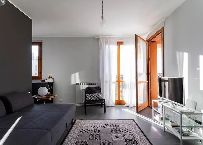 Black & White Flat In Naviglio/ Porta Genova Mediolan