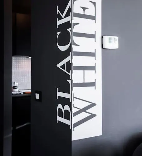 Apartament Black & White Flat In Naviglio/ Porta Genova *