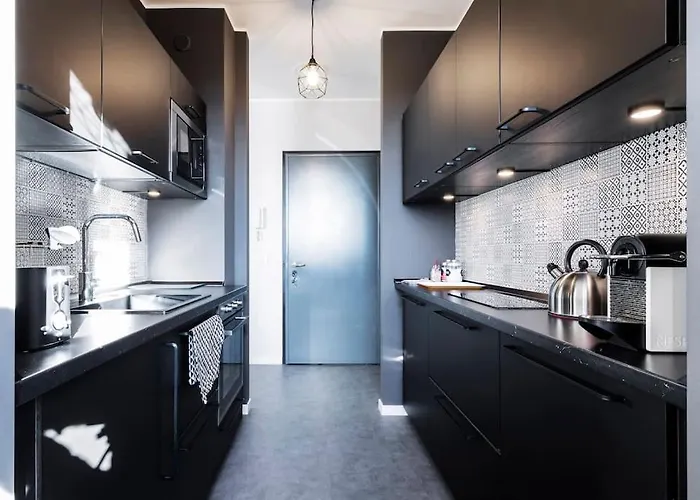 Black & White Flat In Naviglio/ Porta Genova *