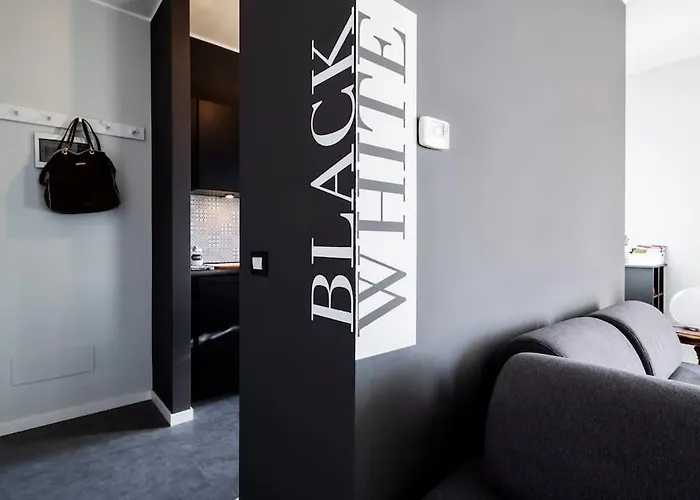 Black & White Flat In Naviglio/ Porta Genova *