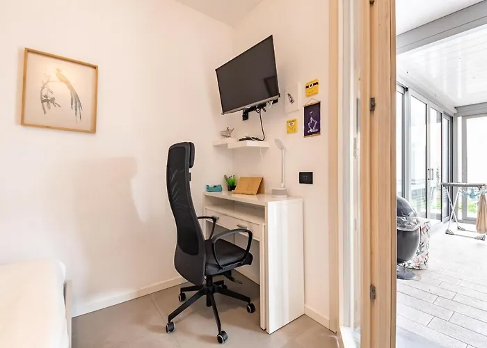 Guesthost - Lovely & Comfy Апартаменты *