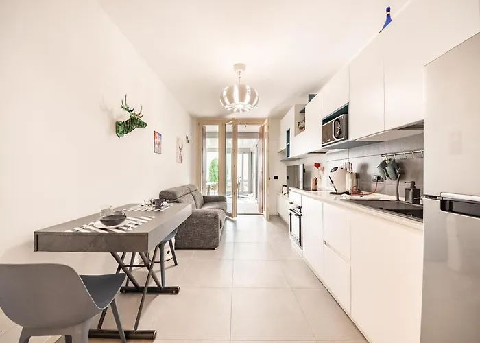 Guesthost - Lovely & Comfy Милан