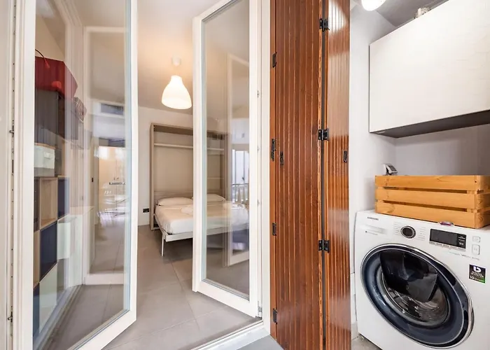 Guesthost - Lovely & Comfy Апартаменты *