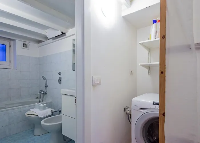 Flat In Isola De Castillia 22 아파트 *