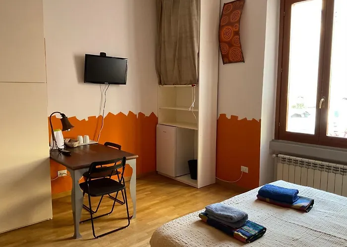 Isolab: Monolocale In Zona Isola Apartament