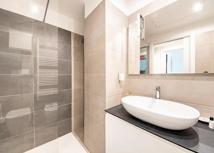 Guesthost - Lovely & Comfy Апартаменты *