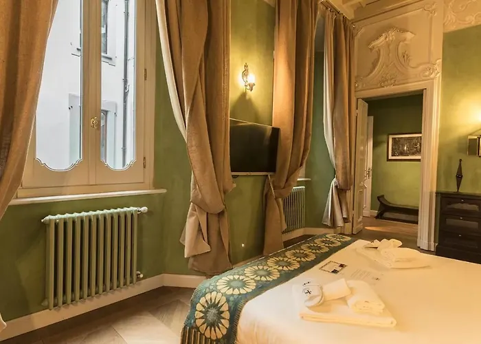 Italianway - Borgonuovo 12 * Milão