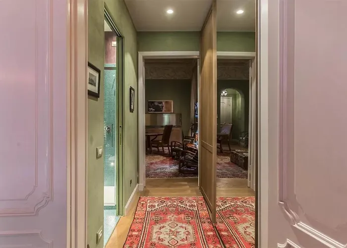 Italianway - Borgonuovo 12 * Milão