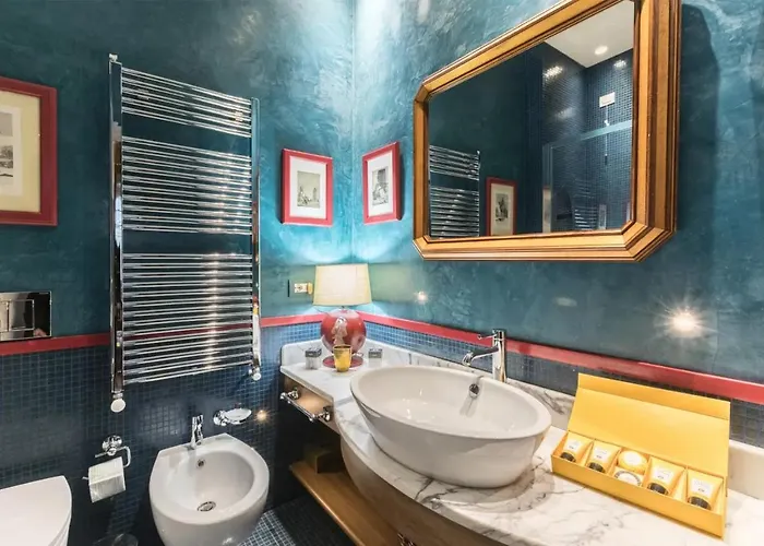 Italianway - Borgonuovo 12 *