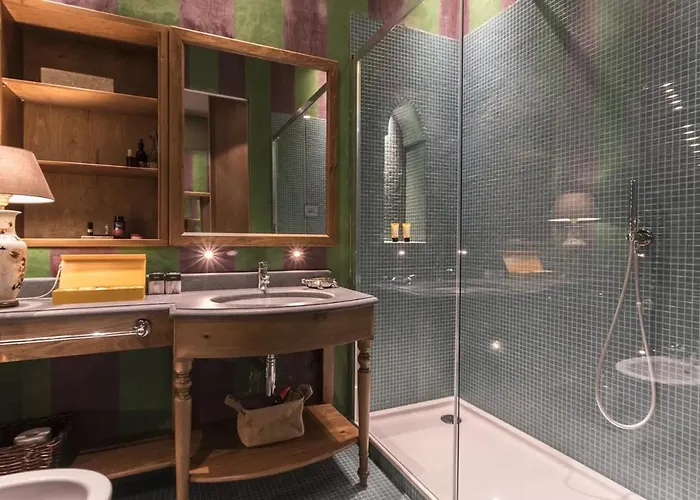 Italianway - Borgonuovo 12 * Milão