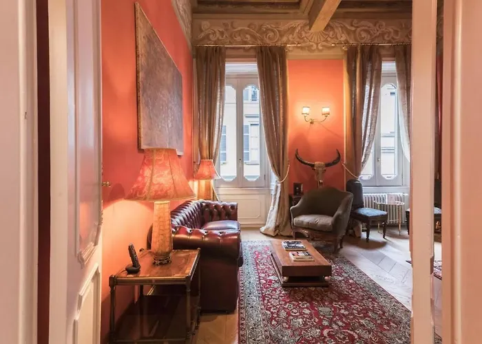 Italianway - Borgonuovo 12 * Milão