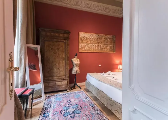 Italianway - Borgonuovo 12 *