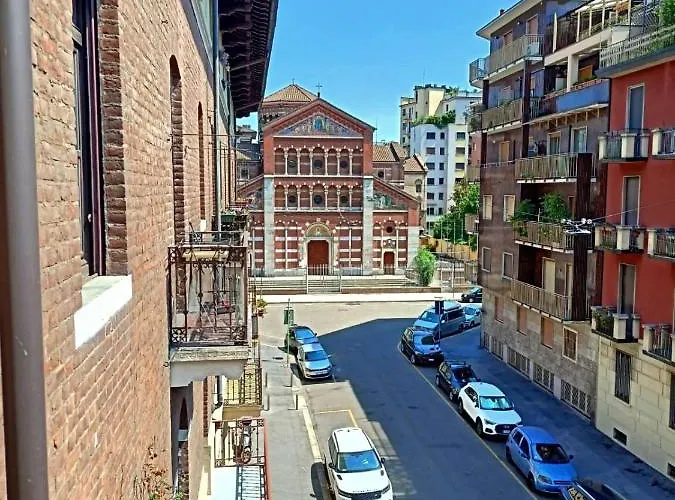 Apartament Charming Design Into Navigli District Mediolan